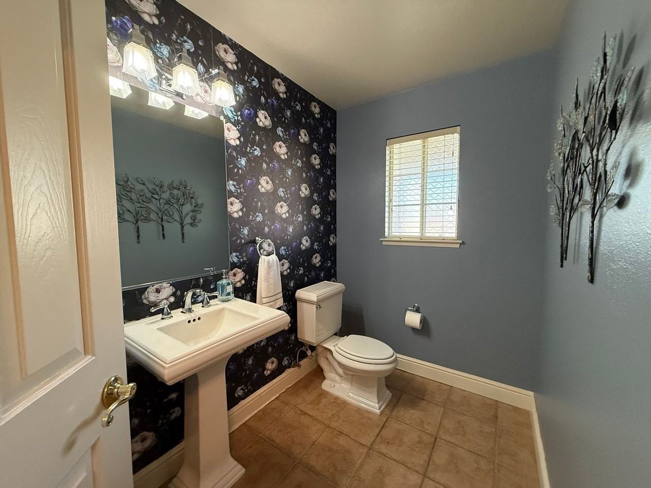 239 Fairwood Dr - Photo 6 of 50