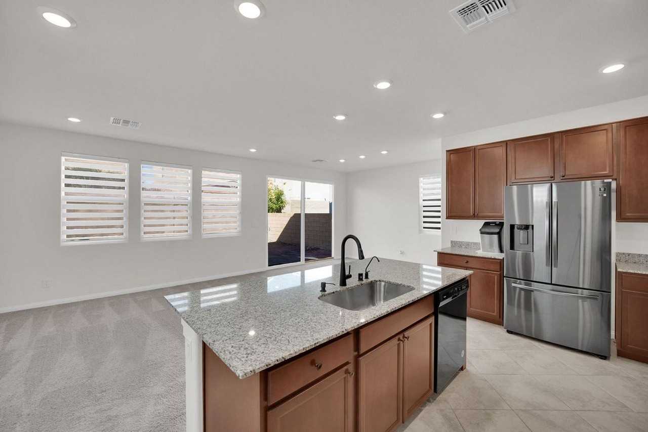 8751 Oak Lawn St - Photo 3 of 19