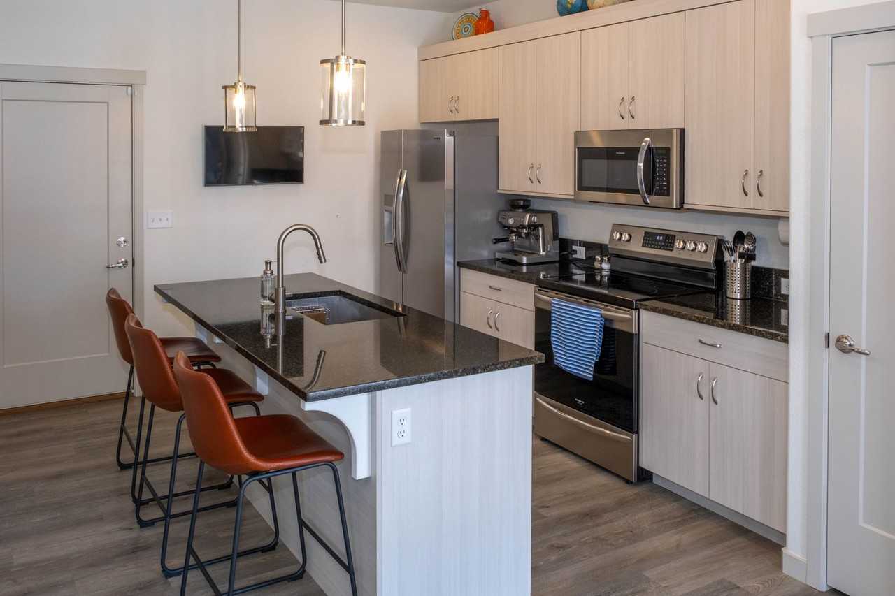 1067 Spartan Ave - Photo 2 of 33