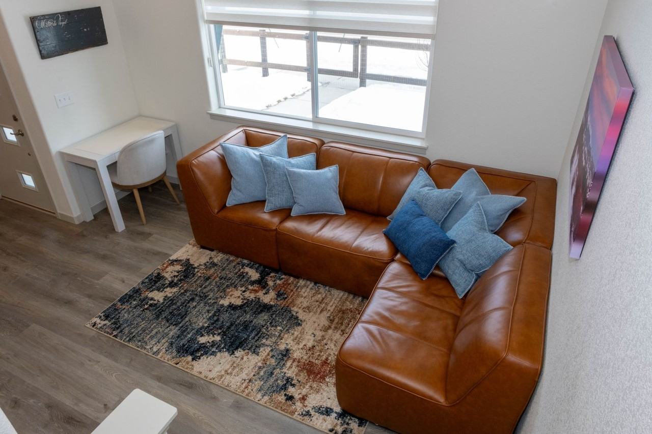 1067 Spartan Ave - Photo 3 of 33