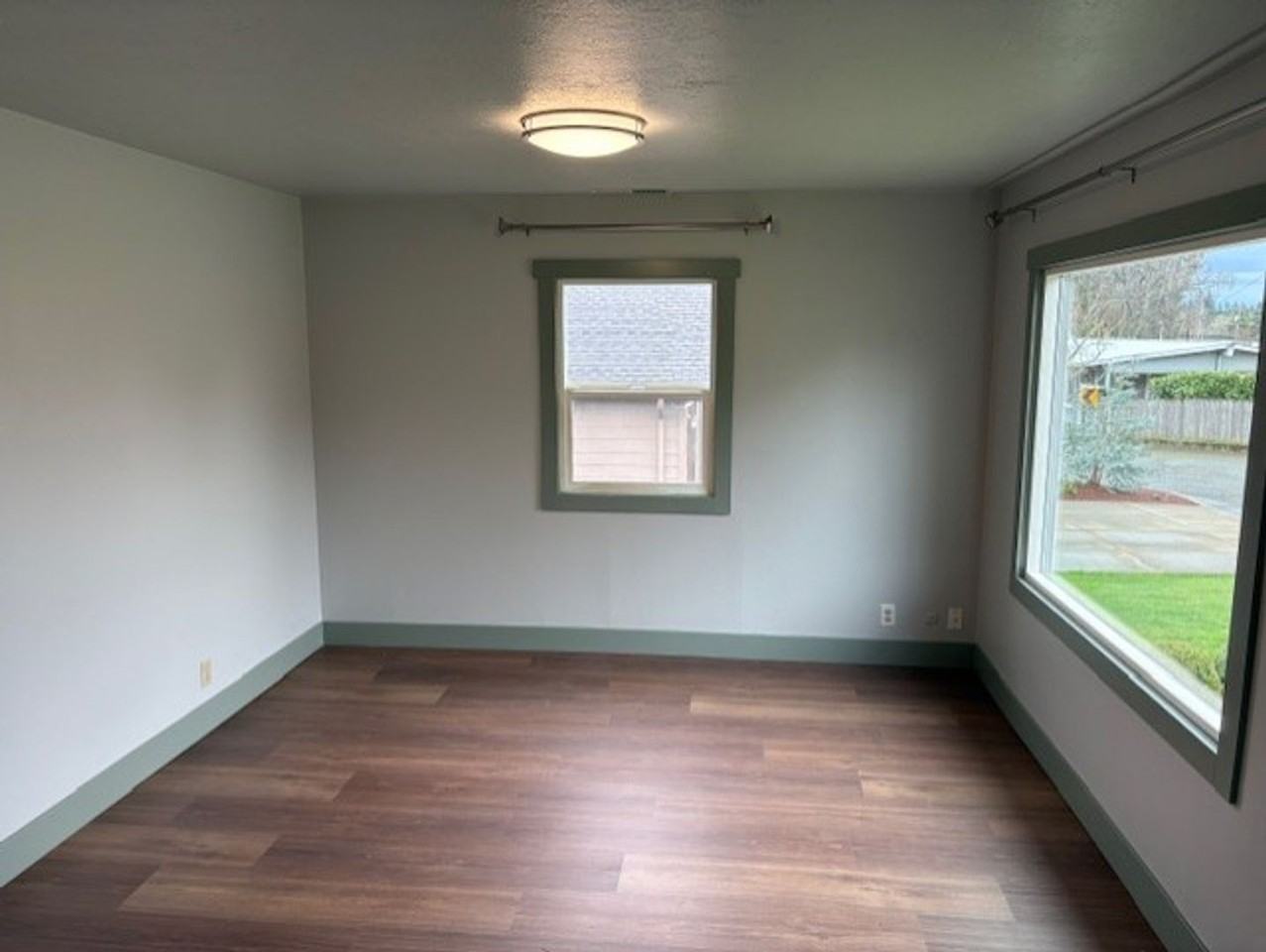 365 King St S - Photo 2 of 16