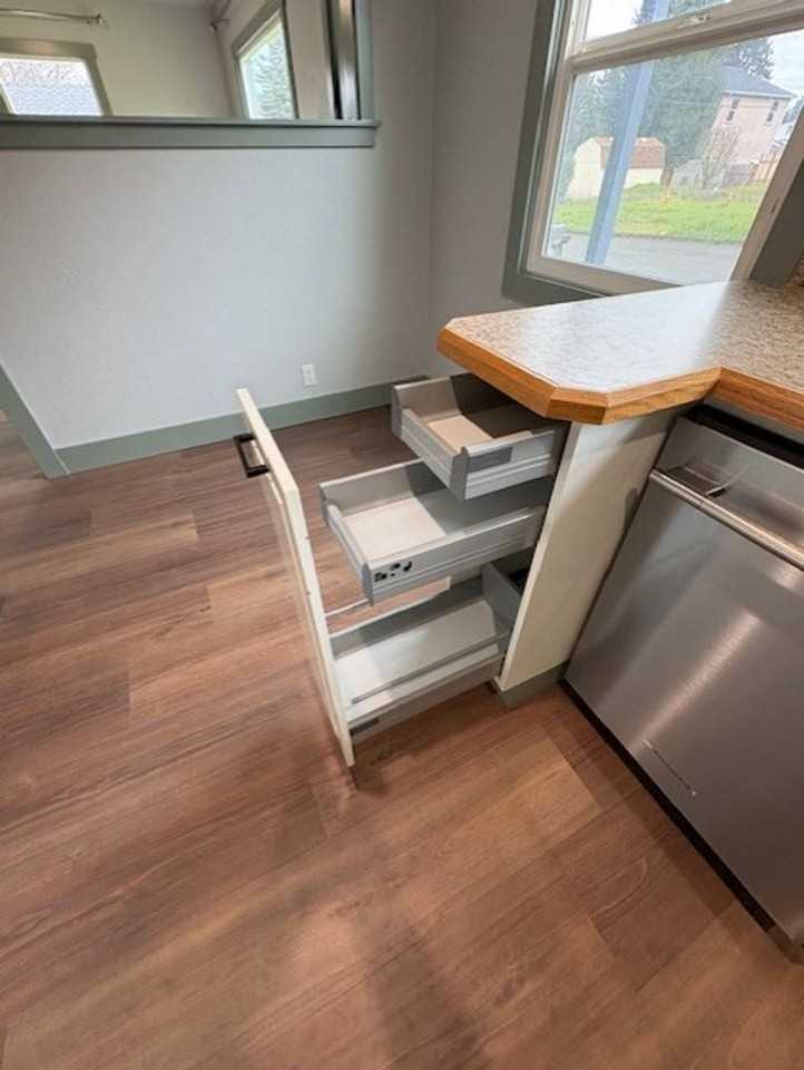 365 King St S - Photo 6 of 16