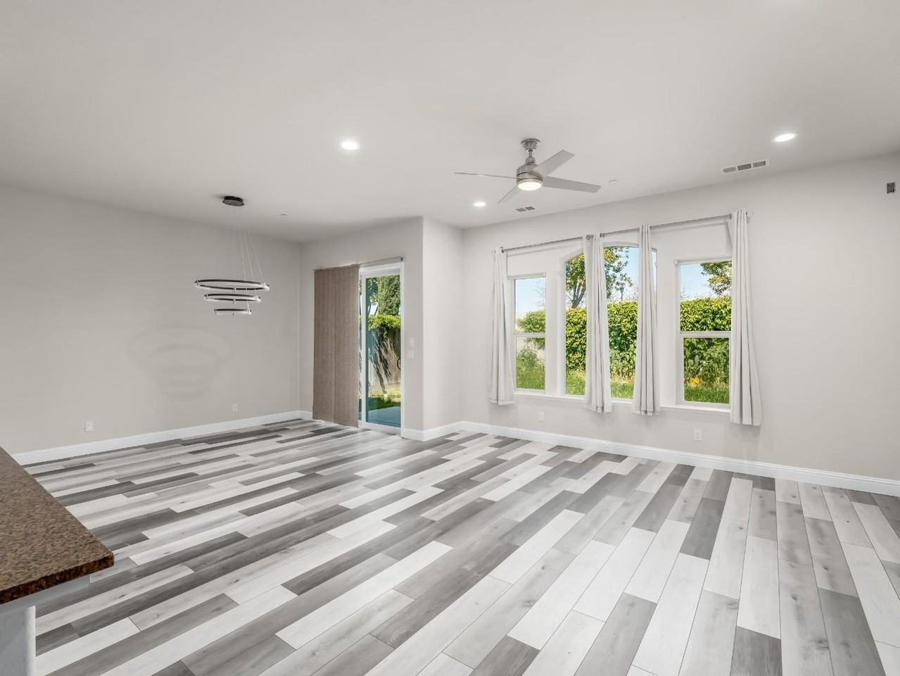 1026 E Carnoustie Ave - Photo 3 of 31