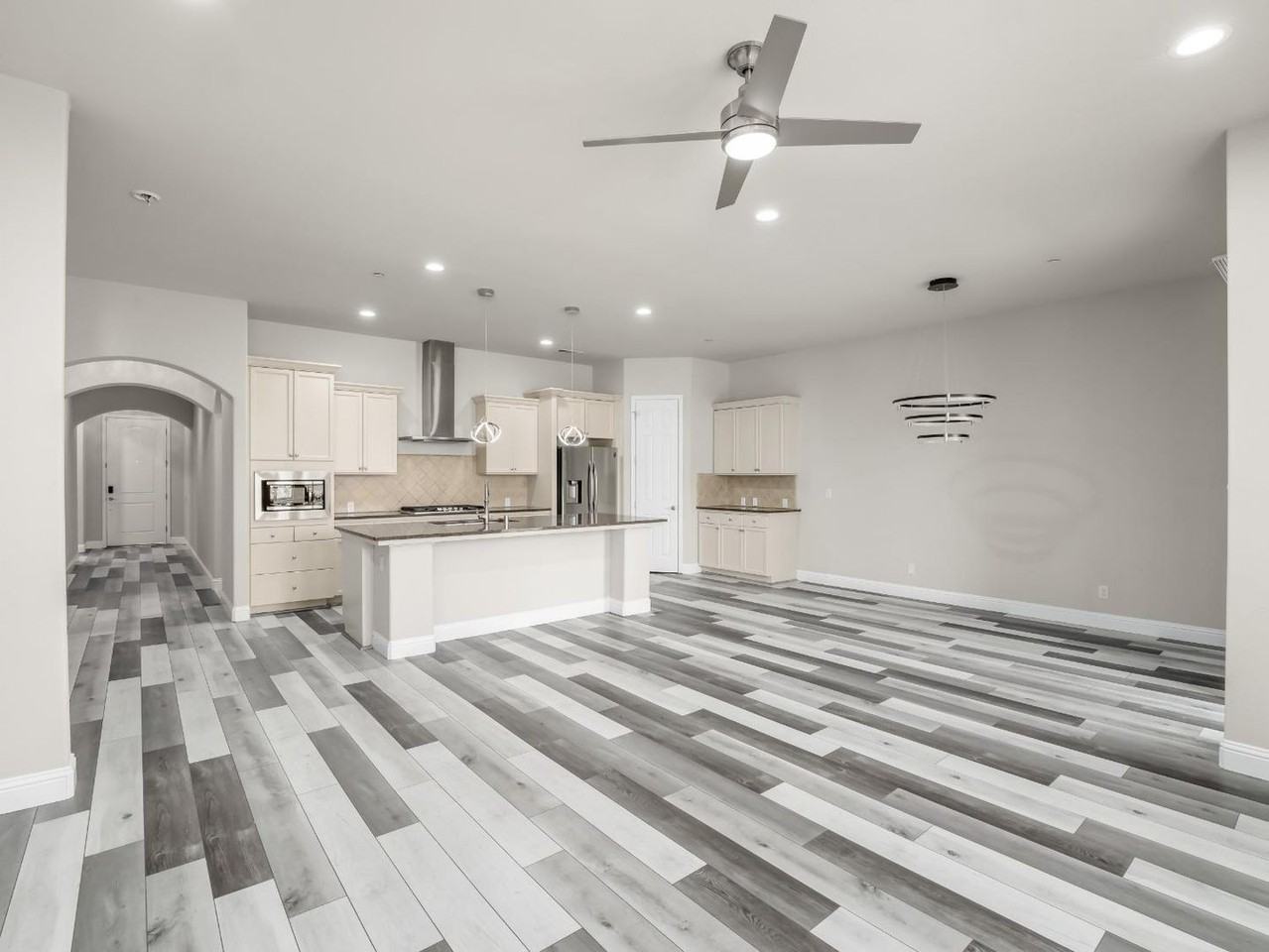 1026 E Carnoustie Ave - Photo 4 of 31