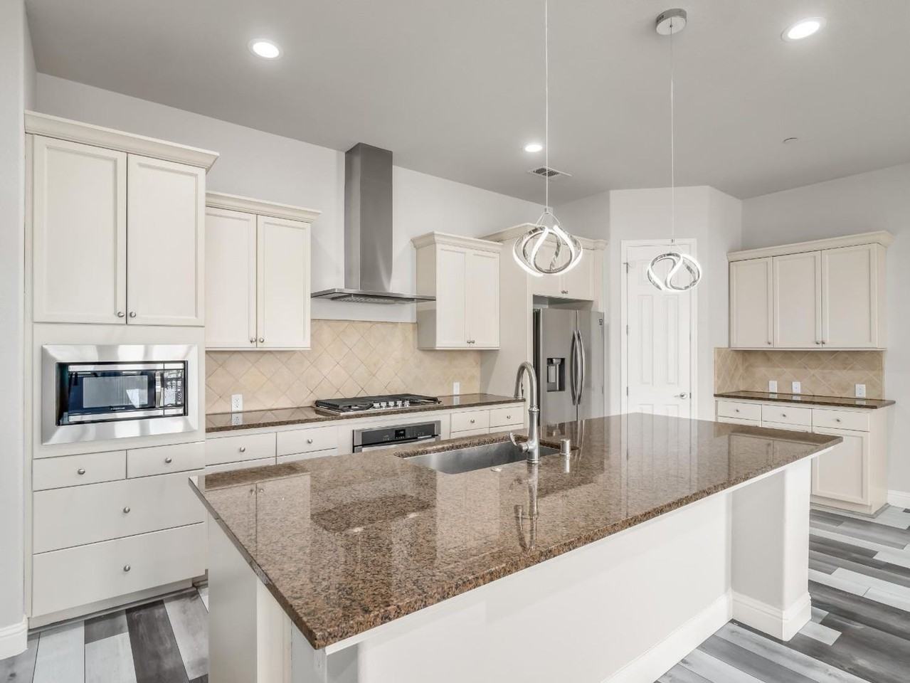 1026 E Carnoustie Ave - Photo 5 of 31