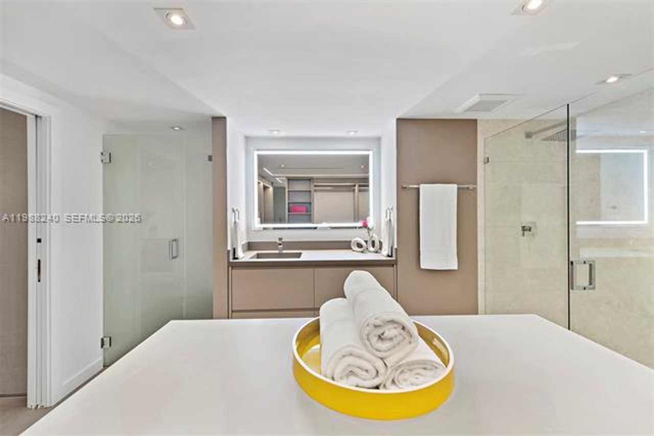 2301 2301 Collins Ave appt 1004 - Photo 5 of 50