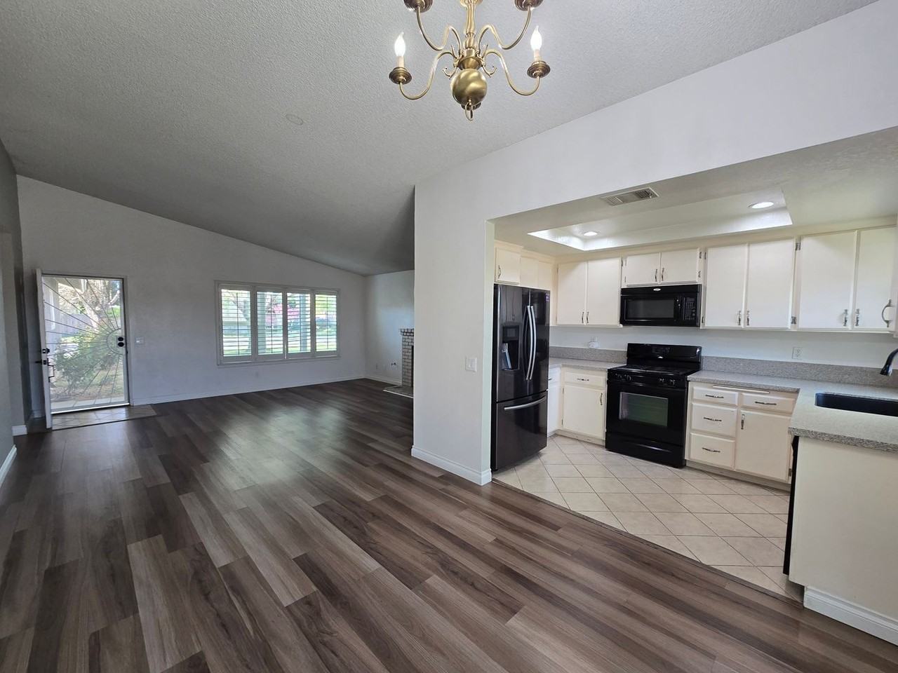 2835 La Vida Dr - Photo 4 of 17