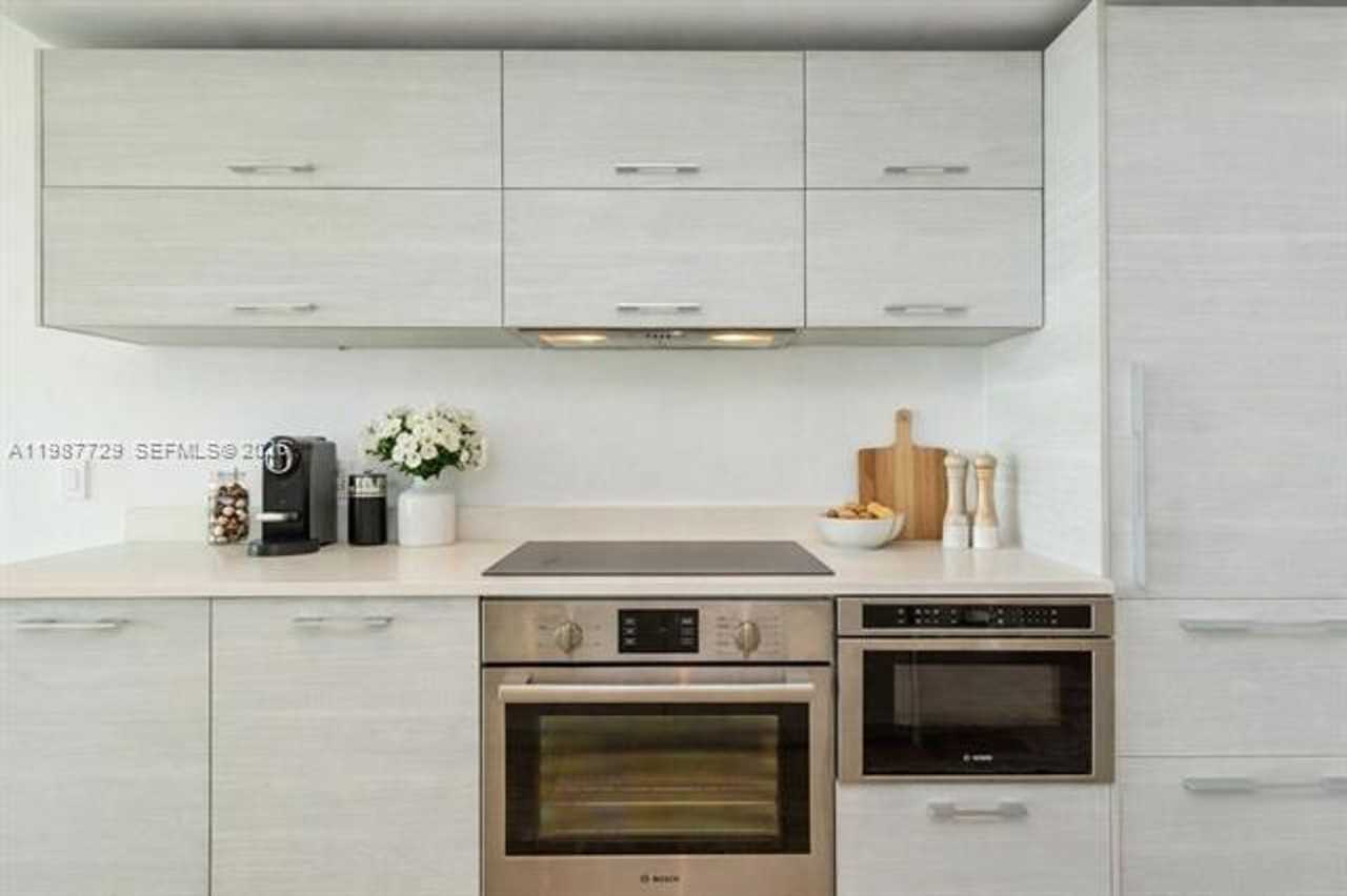 650 Ne 32nd St #3406 - Photo 5 of 50