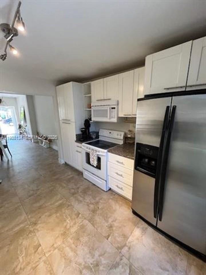 175 Nw 121st St - Photo 7 of 25