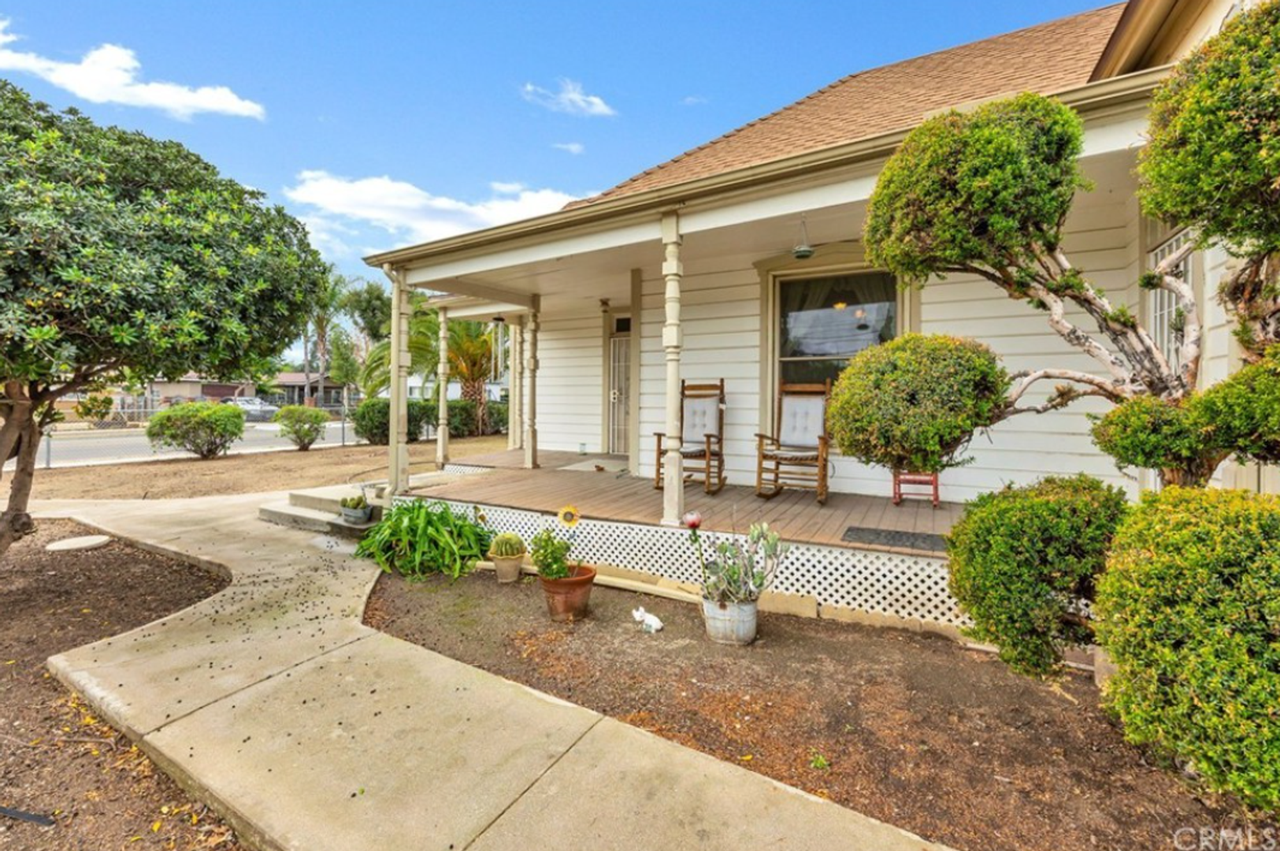 306 W 5th St - Photo 3 of 17