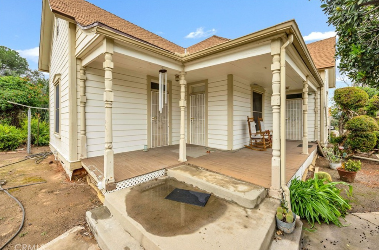 306 W 5th St - Photo 4 of 17