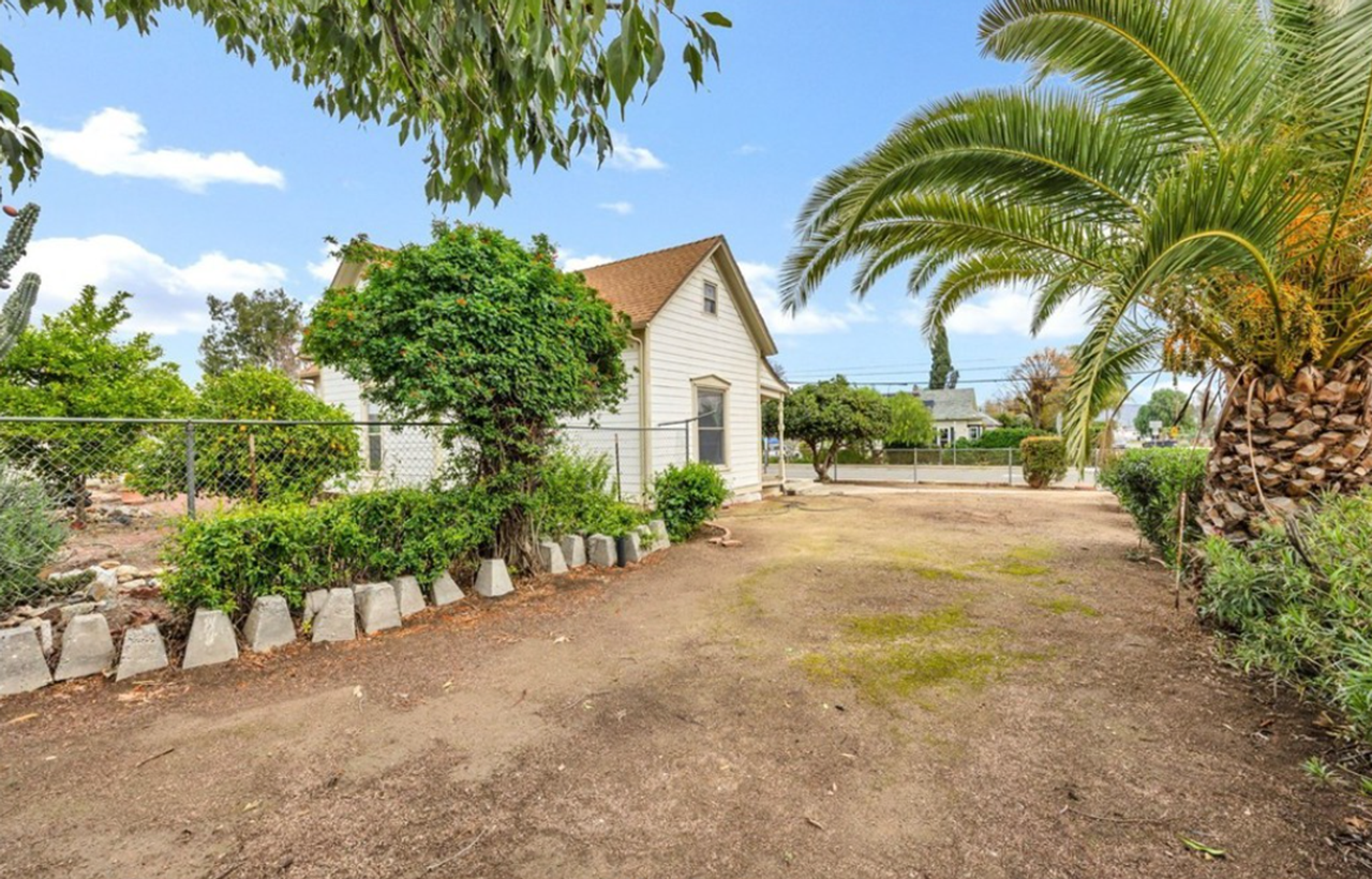 306 W 5th St - Photo 5 of 17