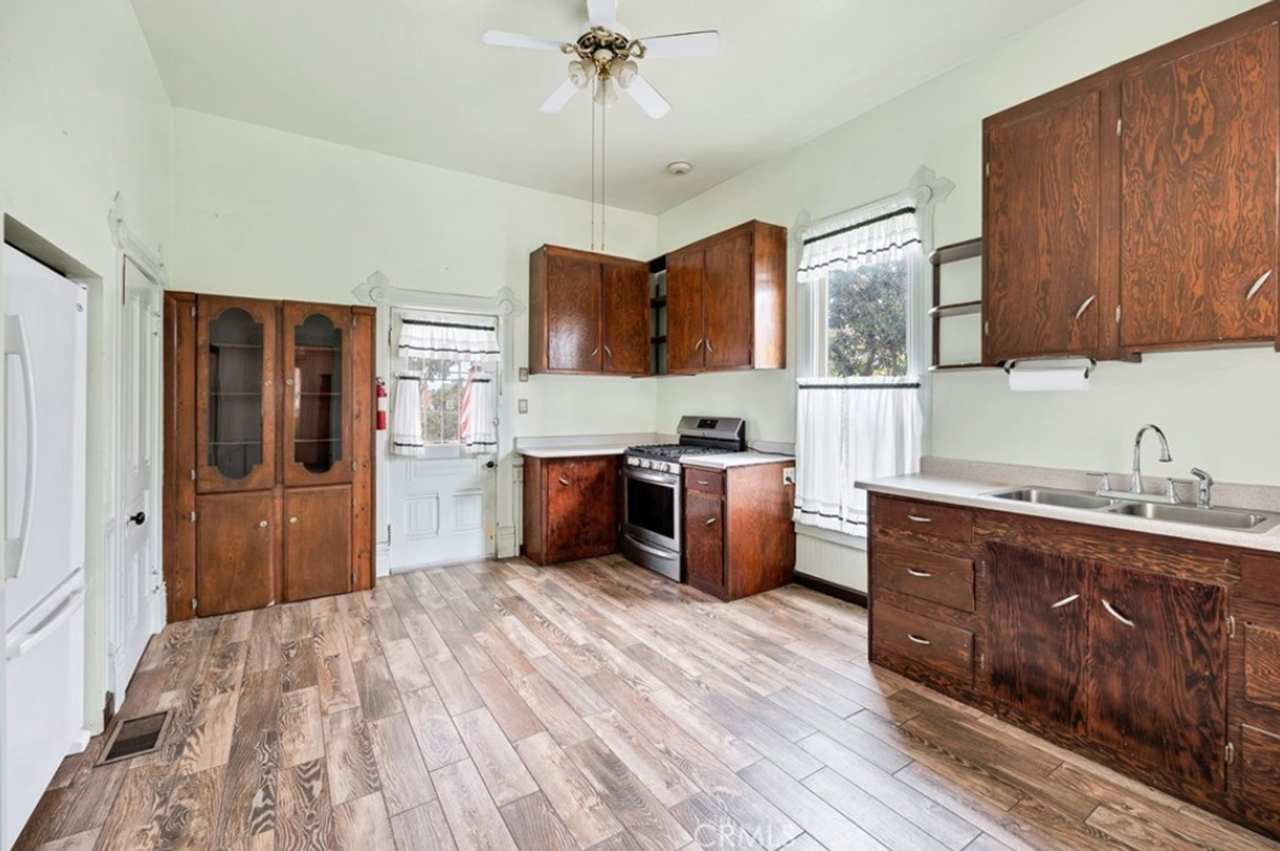 306 W 5th St - Photo 6 of 17