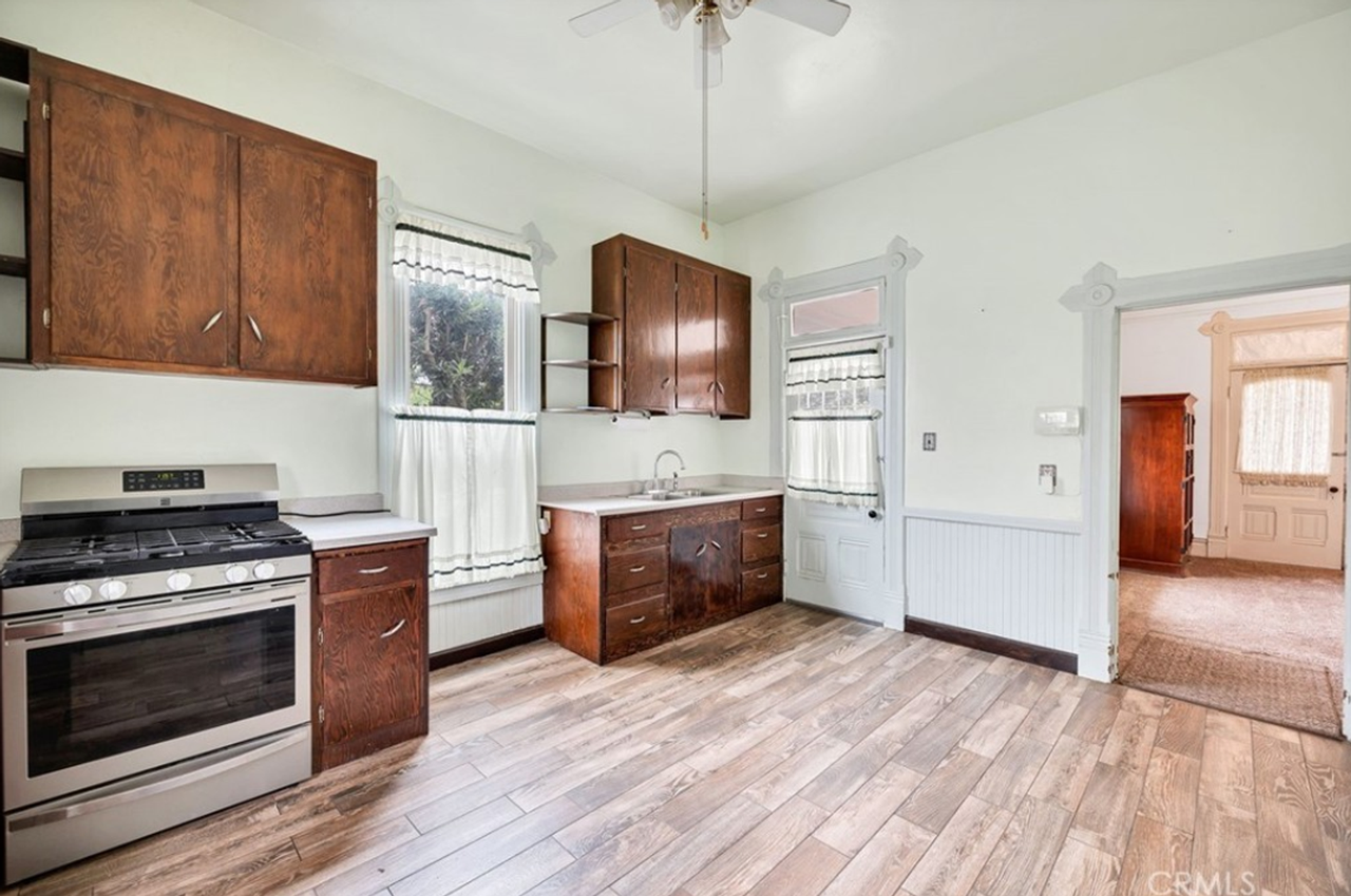 306 W 5th St - Photo 7 of 17