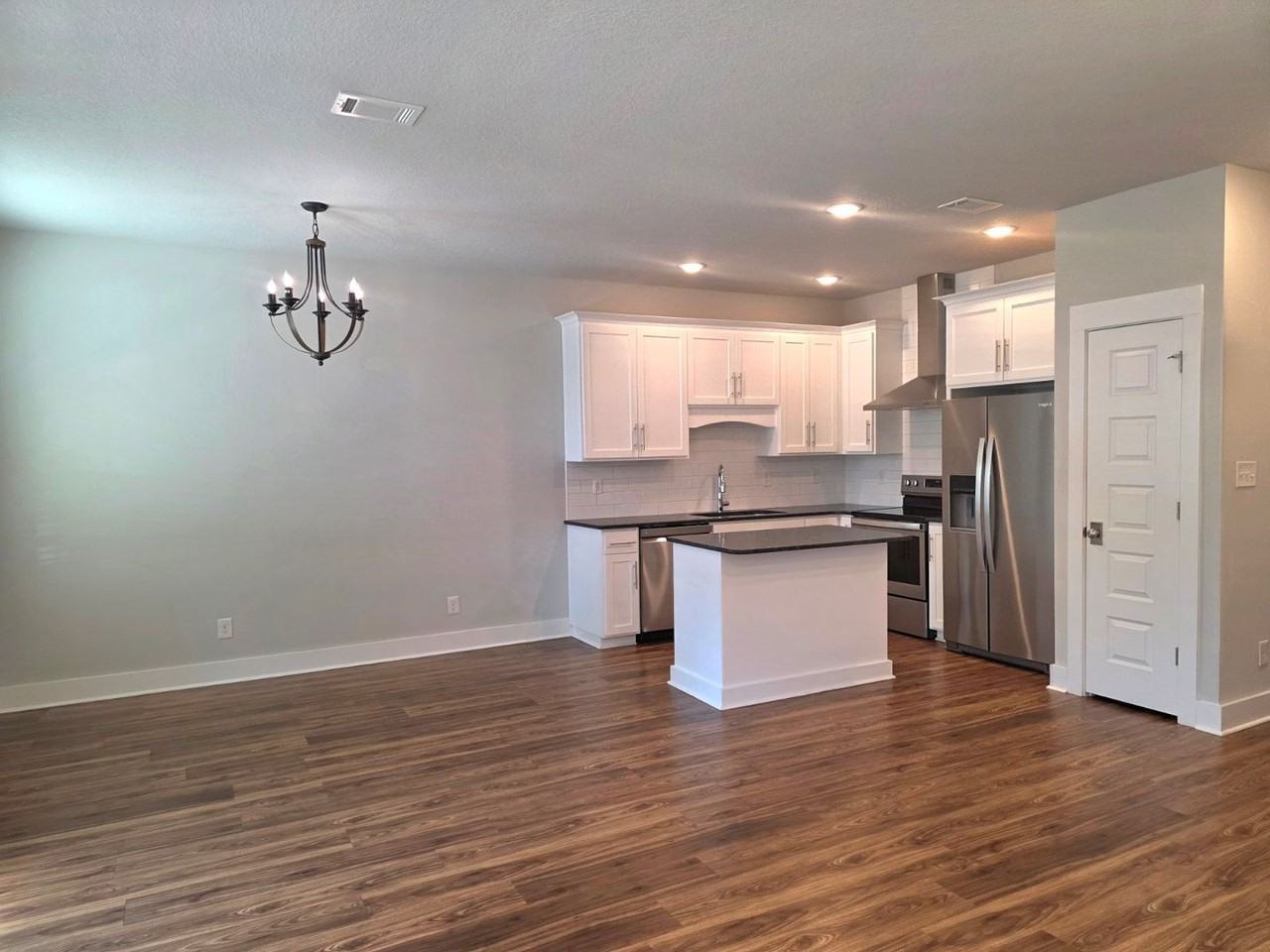 248 N De Villiers St - Photo 4 of 24