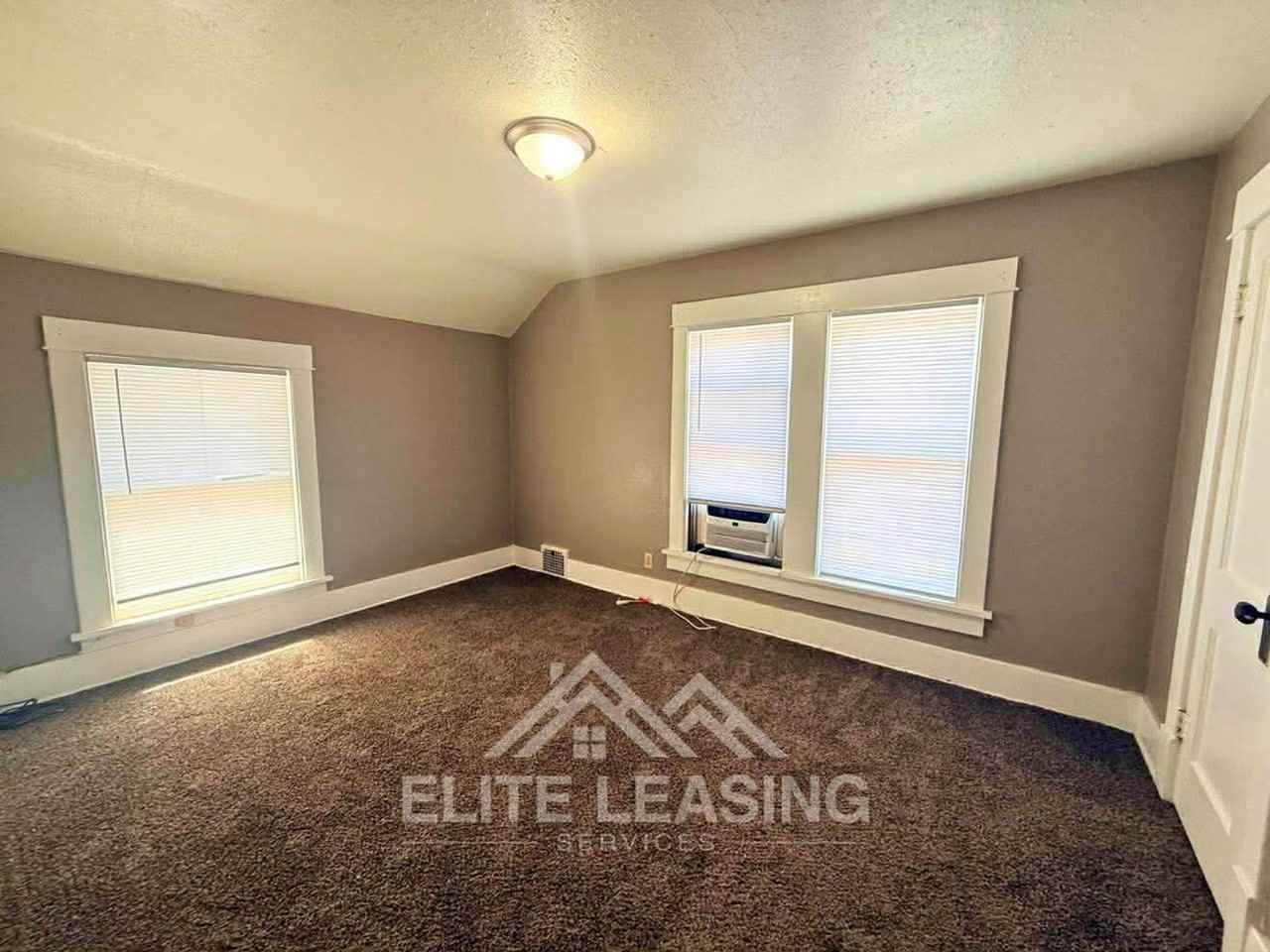 1134 Sw Garfield Ave - Photo 4 of 8