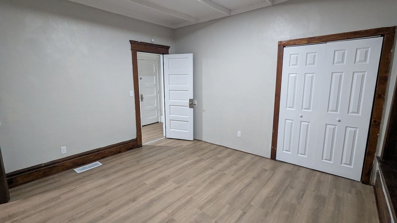 793 Boulevard St - Duplex - Photo 5 of 50