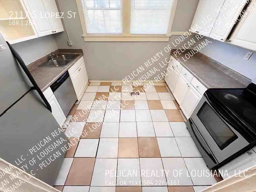 2117 S Lopez St - Photo 5 of 12