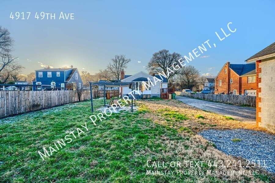 4917 49th Ave - Photo 3 of 27