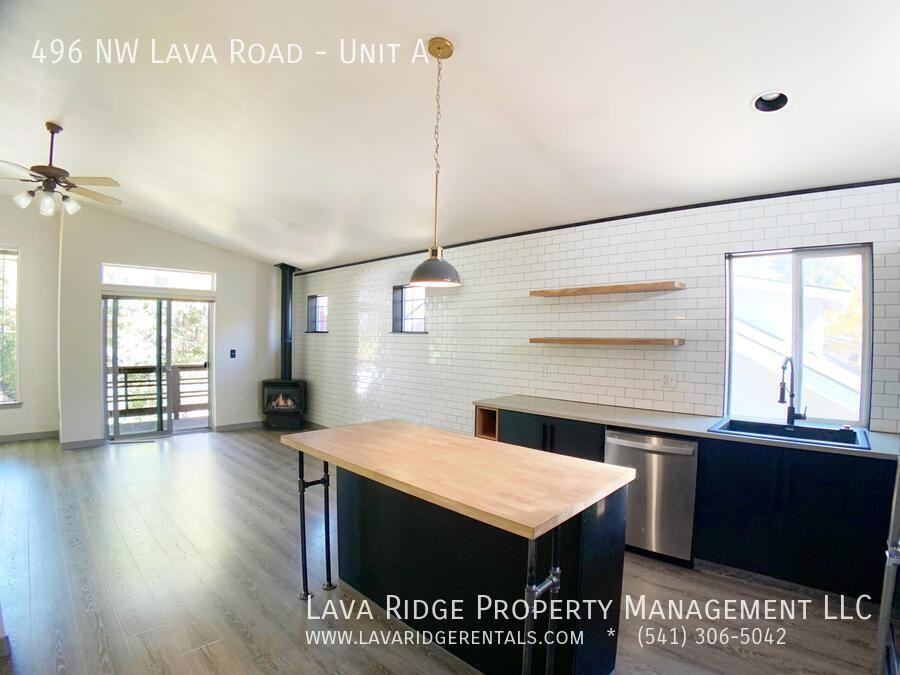 496 Nw Lava Rd #A - Photo 2 of 18