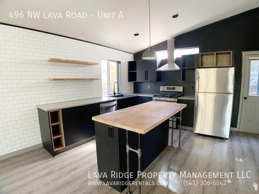 496 Nw Lava Rd #A - Photo 3 of 18