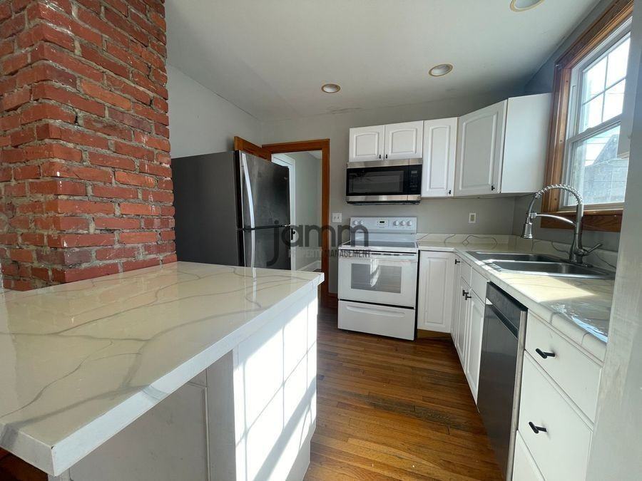 1143 Cranford Ave Lowr - Photo 3 of 11