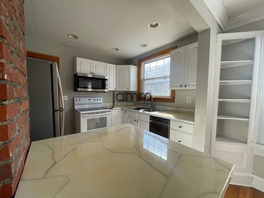 1143 Cranford Ave Lowr - Photo 4 of 11