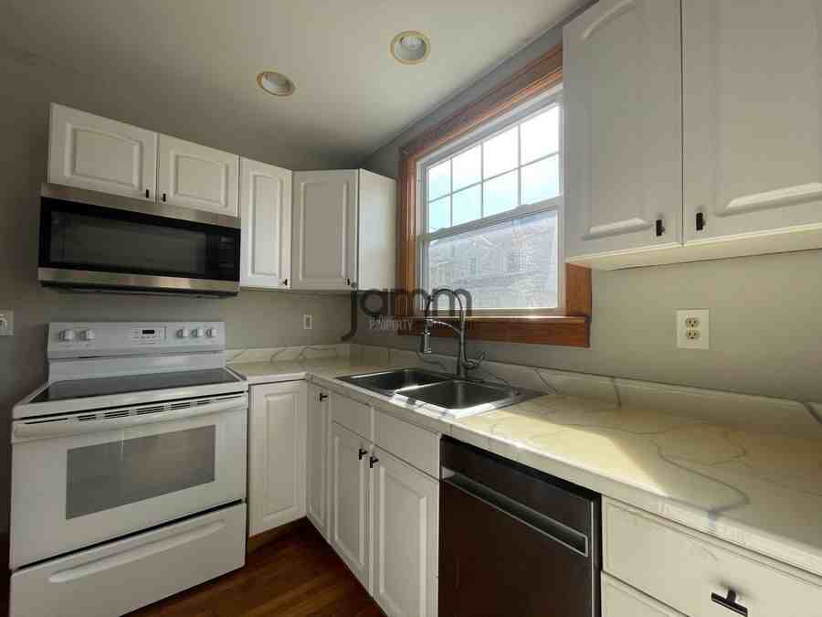 1143 Cranford Ave Lowr - Photo 5 of 11