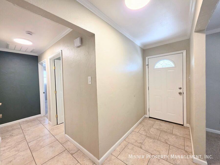 3216 Camarie Ave - Photo 4 of 18