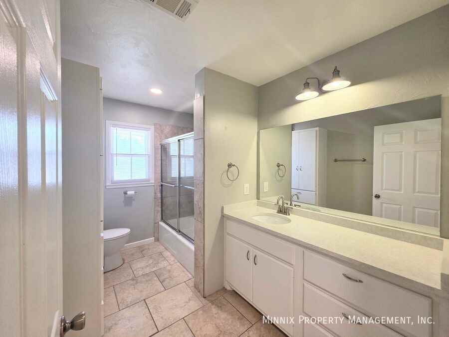 3216 Camarie Ave - Photo 6 of 18