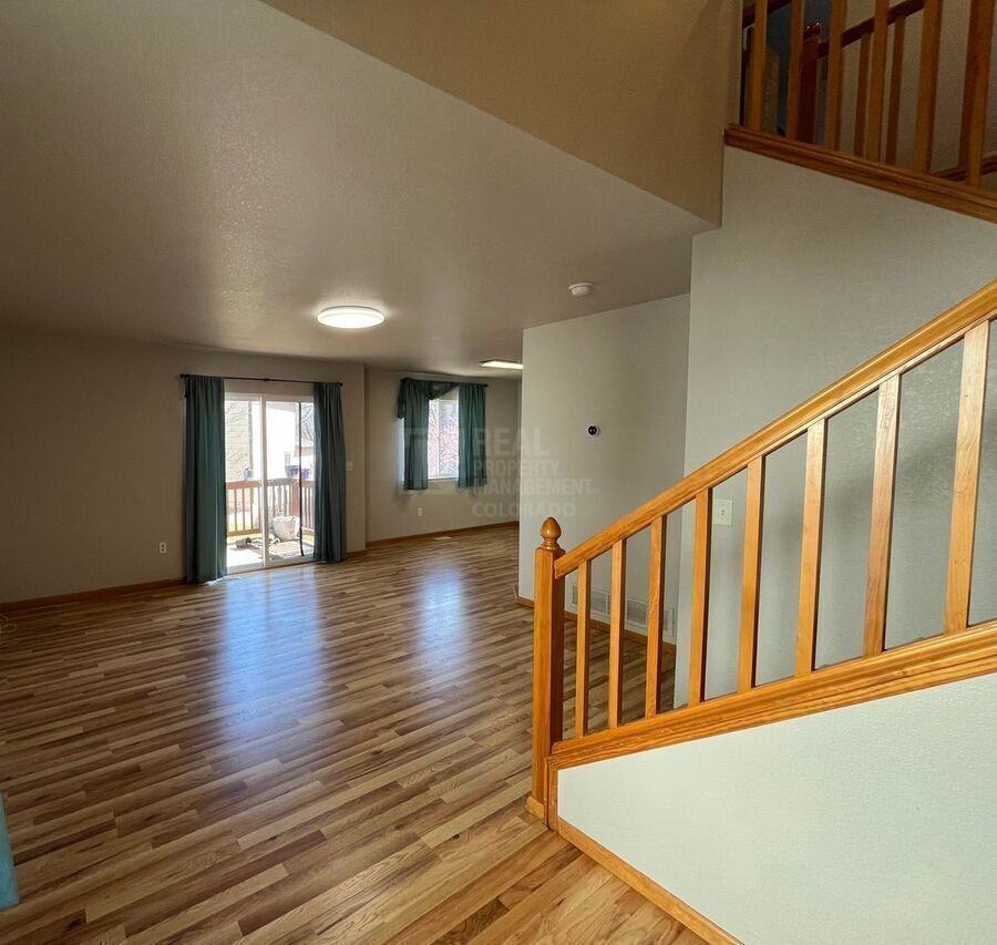 1044 Winona Cir - Photo 2 of 18