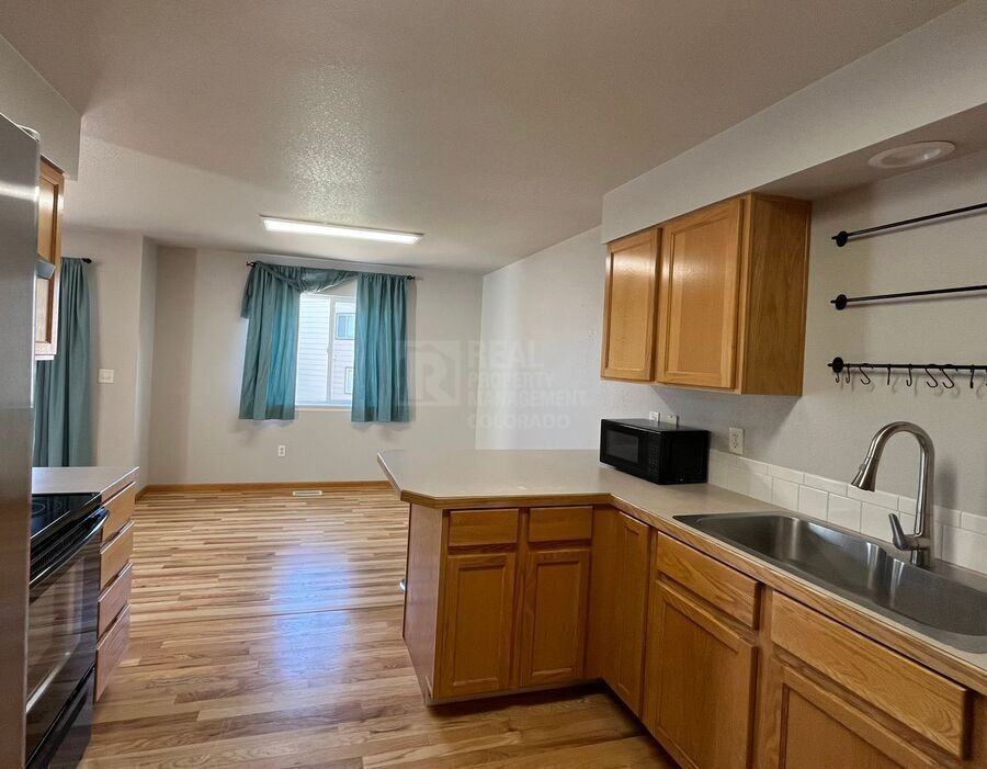 1044 Winona Cir - Photo 5 of 18