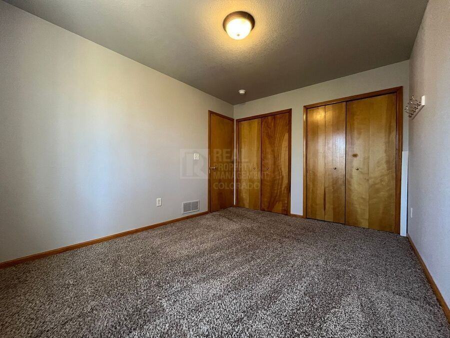 1044 Winona Cir - Photo 6 of 18