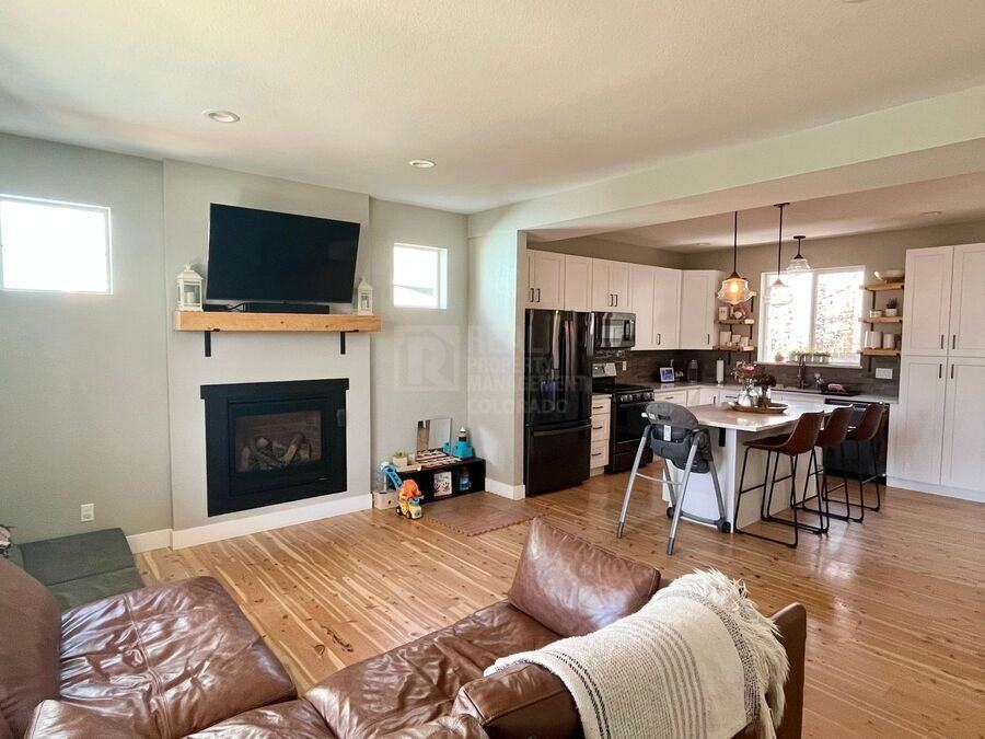 2110 W Pikes Peak Ave - Photo 2 of 15