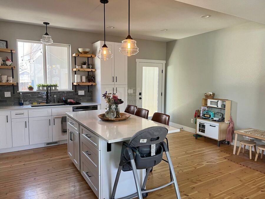 2110 W Pikes Peak Ave - Photo 4 of 15