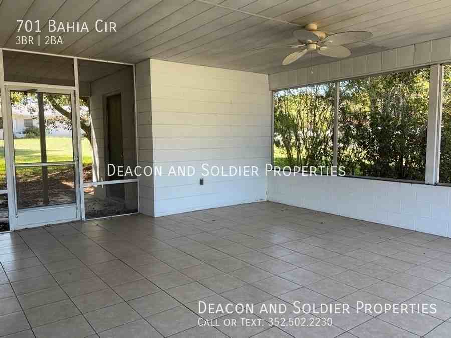 701 Bahia Cir - Photo 2 of 10