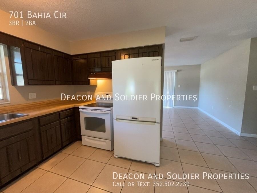 701 Bahia Cir - Photo 5 of 10