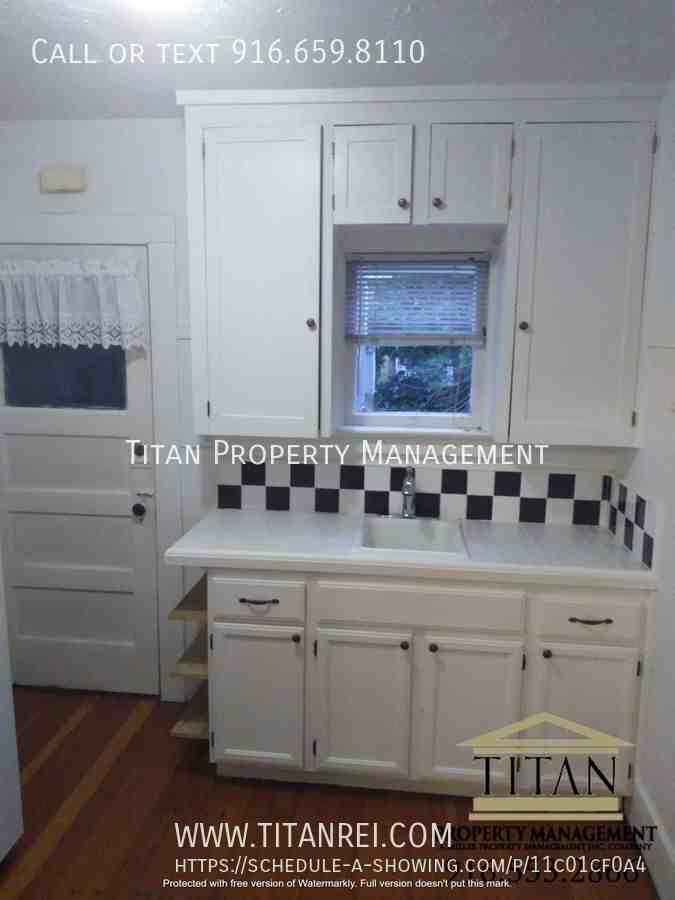 714 27th St #2 - Photo 5 of 12