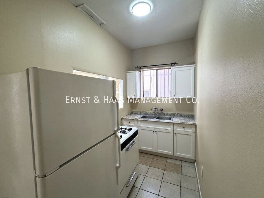 9518 California Ave #02 - Photo 4 of 11