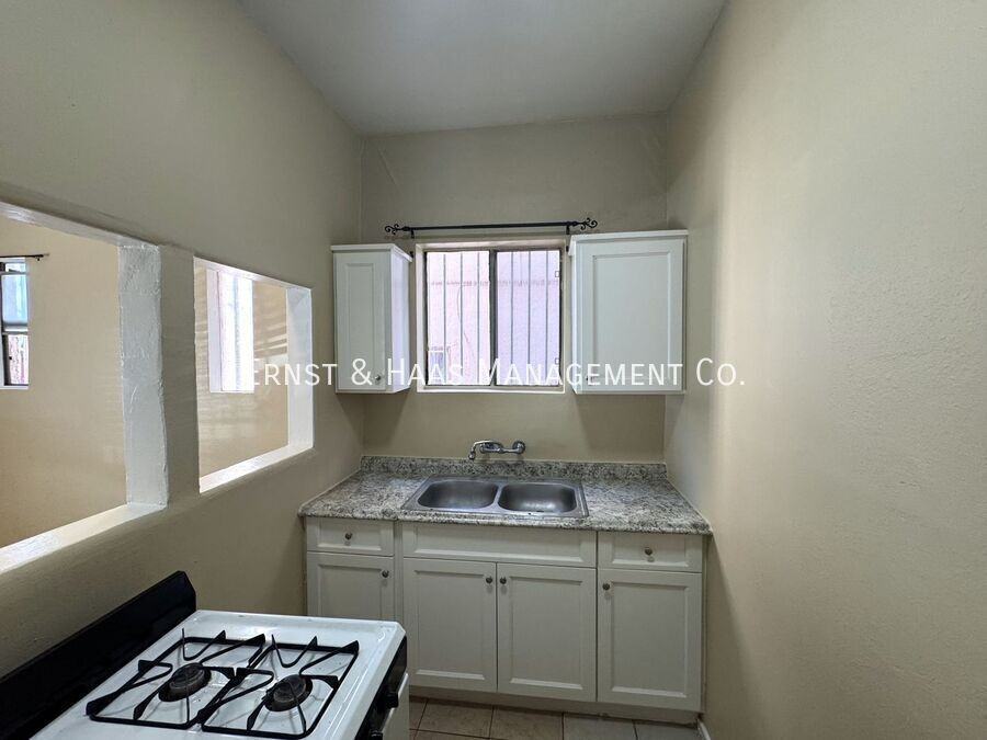 9518 California Ave #02 - Photo 5 of 11