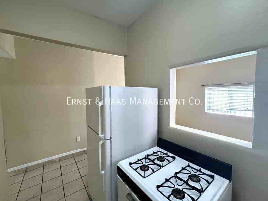 9518 California Ave #02 - Photo 6 of 11