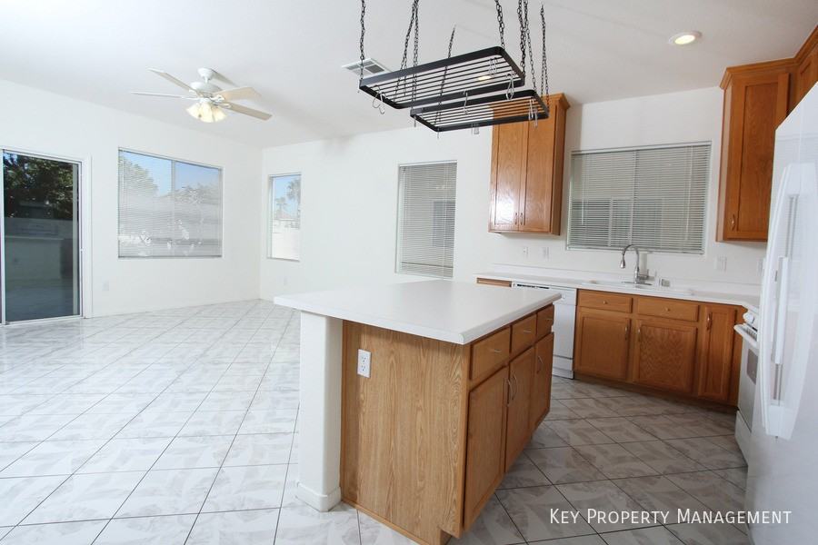 5830 Willow Trace Ave - Photo 5 of 17