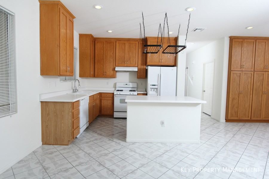 5830 Willow Trace Ave - Photo 6 of 17