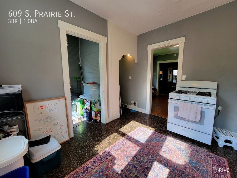 609 S Prairie St - Photo 6 of 13