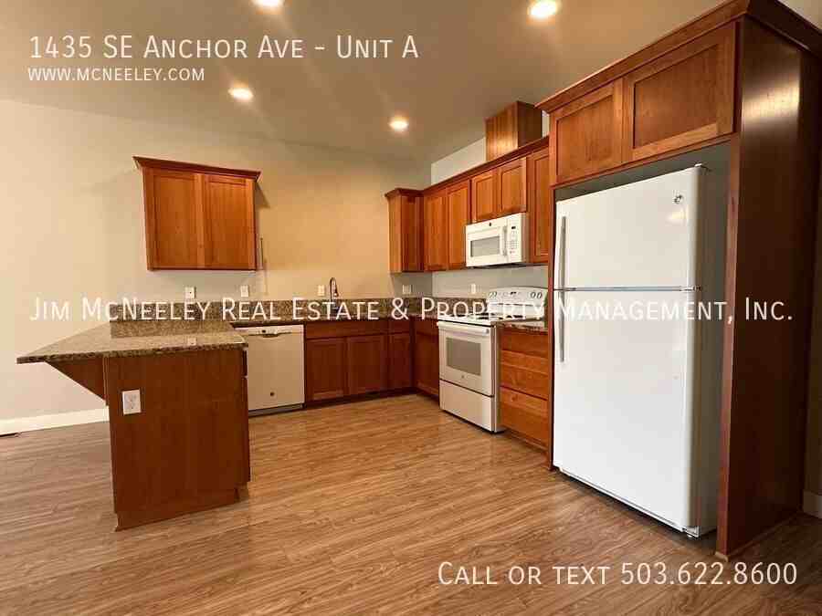 1435 Se Anchor Ave #A - Photo 3 of 23