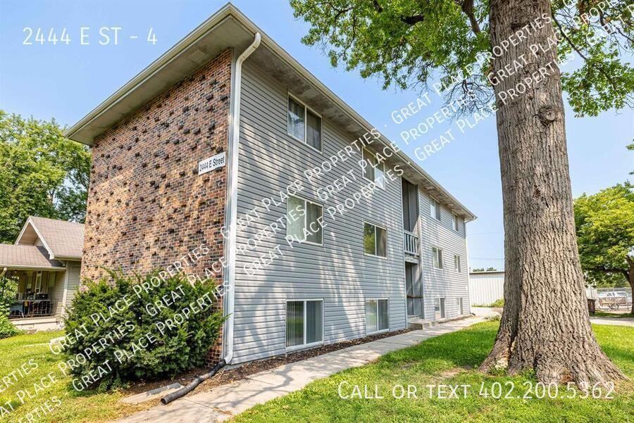 2444 E St #4 - Photo 3 of 22