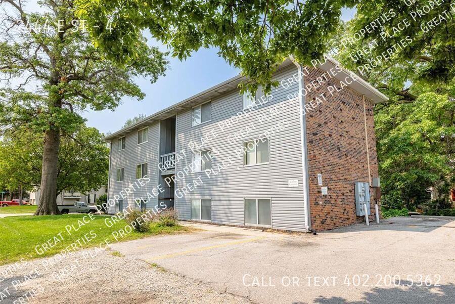 2444 E St #4 - Photo 4 of 22