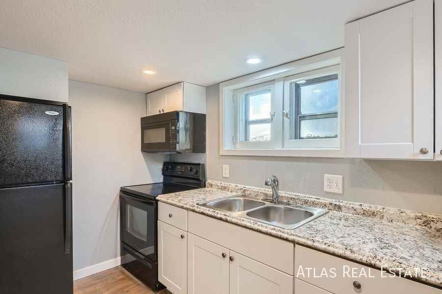 1811 14th Ave #2 - Photo 3 of 10