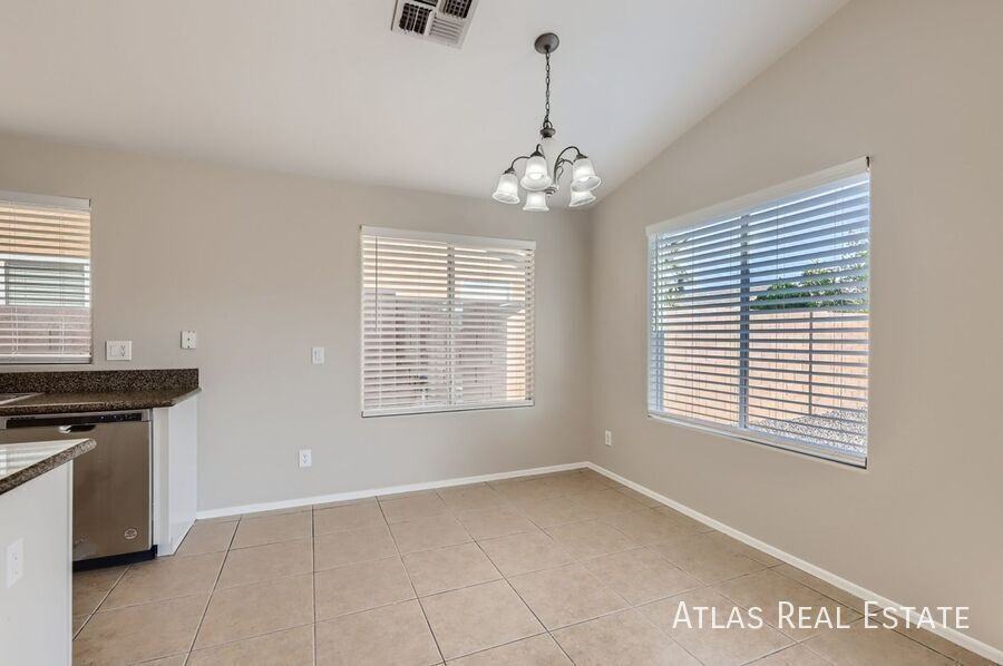 6524 W Hilton Ave - Photo 4 of 16