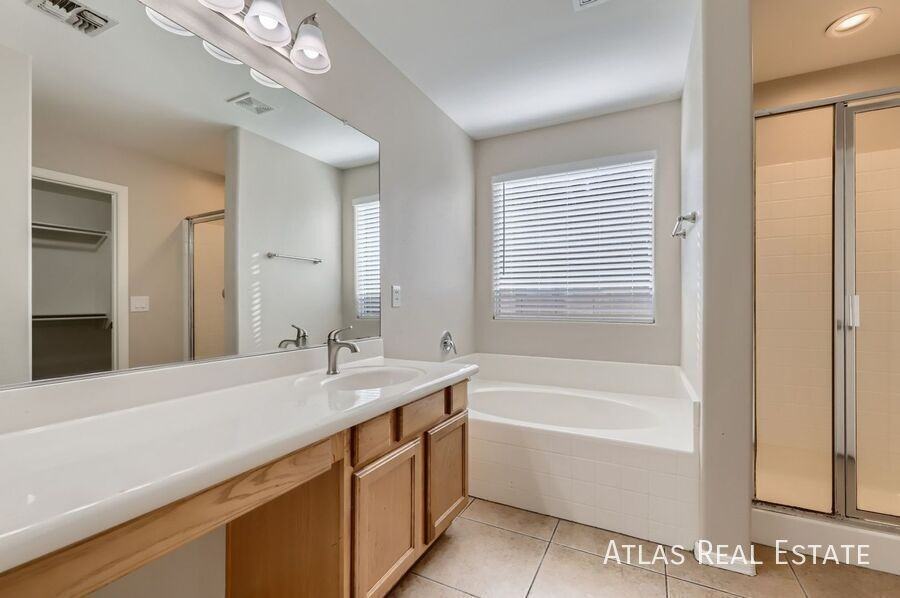 6524 W Hilton Ave - Photo 7 of 16